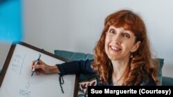 Sue Marguerite 在準備教授網上廣東話課程 (圖片來源：Sue Marguerite提供)