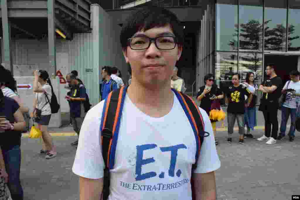 參與雨傘運動一周年活動的中學六年級學生產Vincent (美國之音特約記者湯惠芸照) 