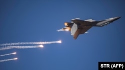 中国空军歼-16战机