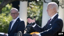 美國總統拜登（Joe Biden）2023年10月25日與到訪的澳洲總理安東尼·阿爾巴尼斯（Anthony Albanese）舉行聯合記者會，談到中國的「一帶一路」倡議。（法新社）