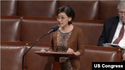 加利福尼亚州联邦众议员金映玉在众议院会场发言，支持台湾参与国际货币基金组织。众议院无异议通过了她主导推出的《不歧视台湾法案》。(2025年6月23日) 