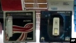 華為和中興在北京展出的移動網絡通信設備（2011年2月17日）