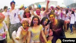 在對中國強硬著稱的特朗普上台之際，中共官媒一改「抗美」基調，呼籲兩國友好發展，並舉辦中美友好故事徵文活動。 (取自美國駐華大使館)