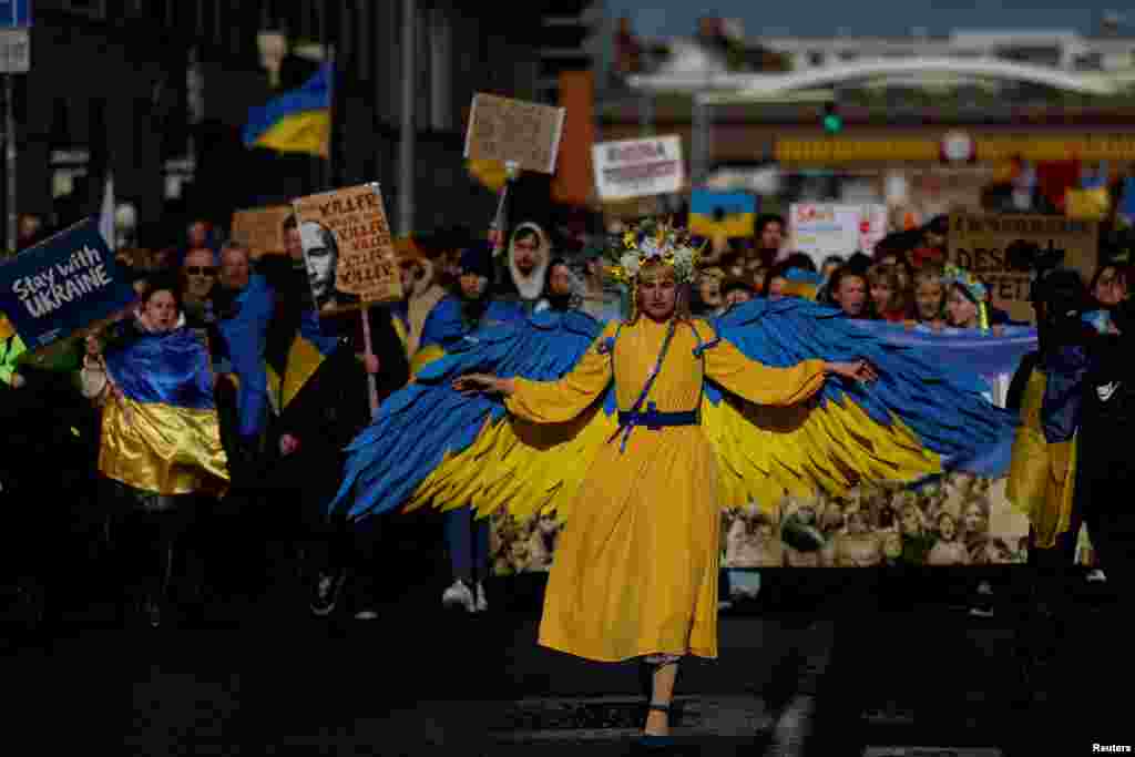 Дублин, Ирландия Митинг в честь третьей годовщины полномасштабного вторжения России в Украину на улицах ирландской столицы, 23 февраля 2025 года.