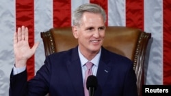 來自加利福尼亞州的眾議院共和黨領袖麥卡錫星期六正式當選為第55屆美國國會議長。