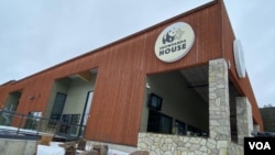 2025年3月3日，位於芬蘭中部的阿赫泰里市(Ähtäri)動物園熊貓大樓 (美國之音/李北平攝)。