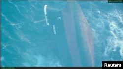 美國中央司令部2024年3月3日發布照片中顯示，英國擁有的船隻Rubymar號被也門胡塞武裝分子發射的反艦彈道飛彈擊中後在紅海沉沒。