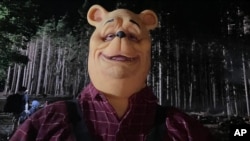 影片《维尼熊：血与蜜》中的一个画面。