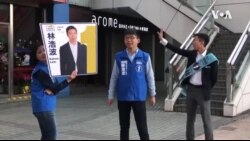 香港选民排长队在区议会选举中投票