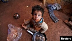 2014年9月16日叙利亚难民孩子在一个非正式定居点