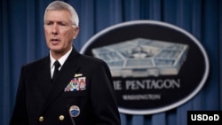 美军太平洋司令部司令洛克里尔上将2012年6月在国防部对记者发表谈话（美国国防部照片）