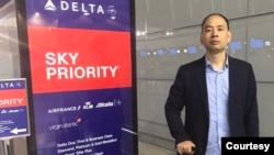 曾經代理12港人案的人權律師盧思位2021年5月8日在上海浦東機場赴美時被限制出境。 （照片來源：旅美人權律師楊建剛推特）