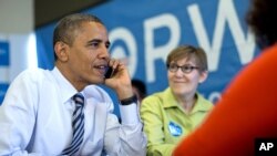 奧巴馬星期二在競選總部打電話向選民致意