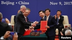 美國與中國2017年11月9日簽署大宗經貿協議