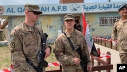 2020年3月27日美國軍人在伊拉克摩蘇爾南部舉行交接儀式