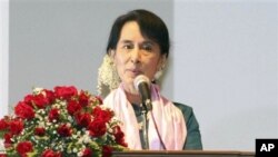 緬甸民主運動領導人昂山素姬上星期六在仰光出席一個以自由為主題電影節的開幕儀式。