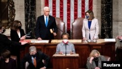 美国国会被暴力闯入后当日恢复秩序 副总统彭斯与议长佩洛西主持参众两院联会（路透社2021年 1月6日）