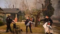 加州多處山火肆虐迫使近18萬人疏散