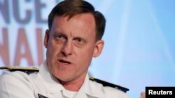 同時擔任國家安全局局長和美軍網絡司令部司令羅傑斯。