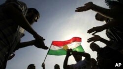 敘利亞人走上街頭示威。