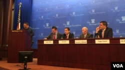 何志平在美国传统基金会举办的座谈会上讲话。（2015年12月9日）