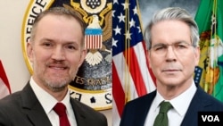 美国财政部长贝森特(右)和美国贸易代表格里尔。