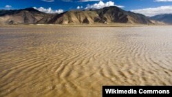 雅鲁藏布江 (维基共享图片)