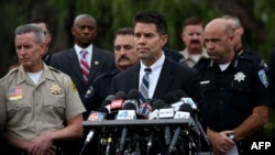 2015年12月4日,聯邦調查局洛杉磯辦公室的助理主任鮑迪奇在聖貝納迪諾舉行記者會。 