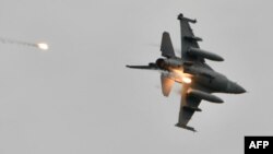 台湾空军飞行员驾驶美制F-16V战机参加年度汉光军演。（2021年7月16日）