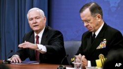 蓋茨和馬倫上將在五角大樓新聞發佈會