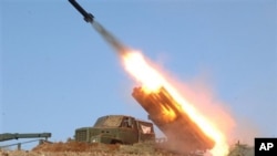 由朝鮮中央通訊社3月14日發佈的照片顯示﹐朝鮮試射導彈﹐引起國際關注樣。