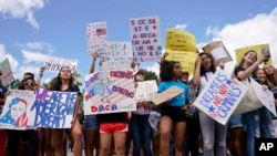 美國國會2017年最後的表決記錄沒有解決“幼年來美暫緩遞解行動（DACA）法案受益者(也稱“追夢者”)的地位問題9月9日時引抗議。