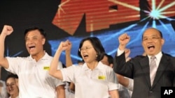 蔡英文和競選伙伴9月24日在民進黨代表大會上