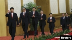 2012年11月15日，中共十八大习近平率领其他六名中央政治局常委与媒体见面。