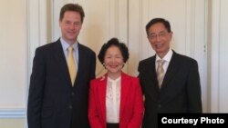 陈方安生（中）及李柱铭（右）会见英国副首相克莱格（香港2020图片）