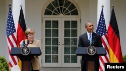 奥巴马总统和默克尔总理在记者会上（2014年5月2日）