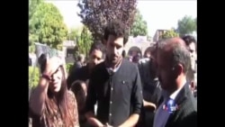 年轻库尔德艺术家用画笔记录科巴尼之战