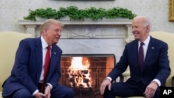 美國總統拜登與當選總統特朗普在白宮橢圓辦公室舉行會晤。（2024年11月13日）