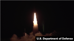 2020年3月美國陸軍和海軍聯合測試一款高超音速滑翔體（美國國防部視頻截圖）