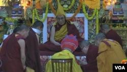 達賴喇嘛接受終身傳統制度。