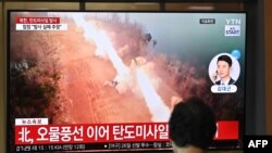 ภาพข่าวในเกาหลีใต้ที่เเสดงให้เห็นว่าขีปนาวุธเกาหลีเหนือระเบิดกลางอากาศระหว่างการทดสอบ 26 มิ.ย. 2024