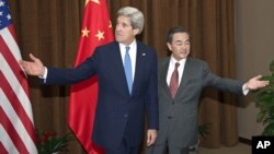 克里與王毅在東盟會晤