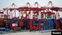 中國上海自由貿易區內洋山深水港的貨櫃。（2018年3月14日）
