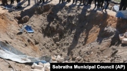 美国战机轰炸了利比亚萨柏拉达的一个伊斯兰国组织训练营地。（2016年2月19日）
