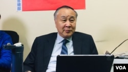 知名香港活動人士、企業家袁弓夷星期一開始在南加州短暫停留期間，與當地部分中國民主倡導人士見面。(美國之音2021年1月25日)