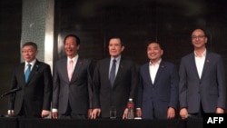 各方瞩目的台湾在野党联手推出一组总统候选人的“蓝白合”11月23日晚破局。左起:柯文哲、郭台铭、马英九、侯友宜、朱立伦.