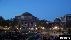 在以色列与哈马斯的加沙冲突持续之际，纽约哥伦比亚大学校园抗议也在继续。(2024年4月22日)