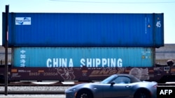 美国加州长滩港等待运走的来自中国的集装箱。（2018年7月12日）