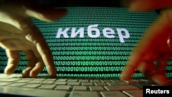 資料照：在電腦屏幕上顯示的網絡代碼 (路透社）