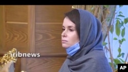 2020年11月25日出現在伊朗國家電視台播放的視頻中的凱利·摩爾-吉爾伯特。